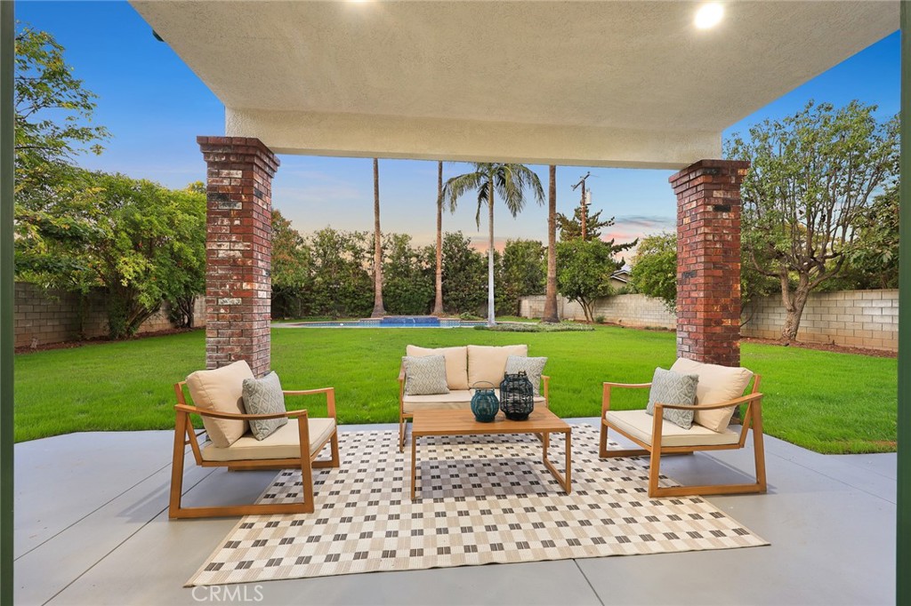 151 E LONGDEN Avenue E