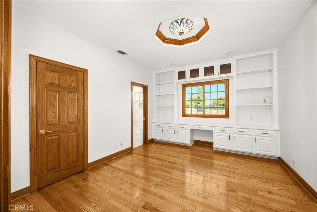 151 E LONGDEN Avenue E