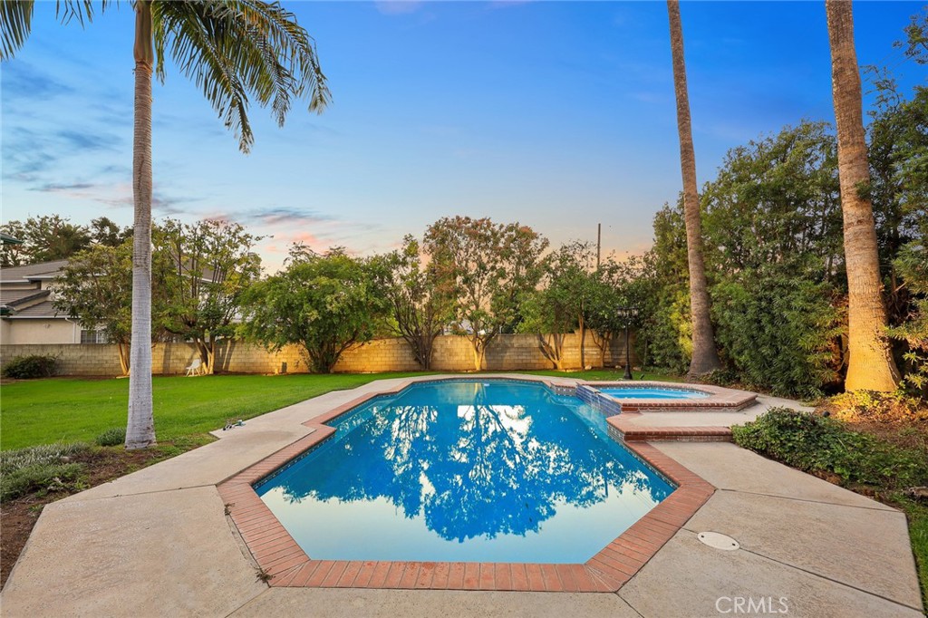 151 E LONGDEN Avenue E