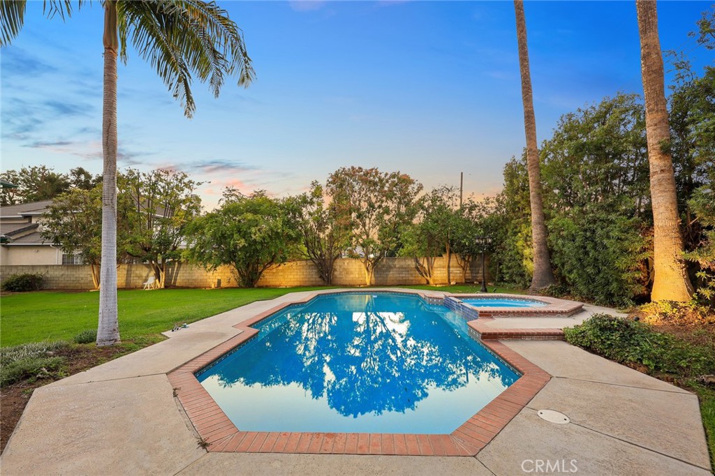 151 E LONGDEN Avenue E