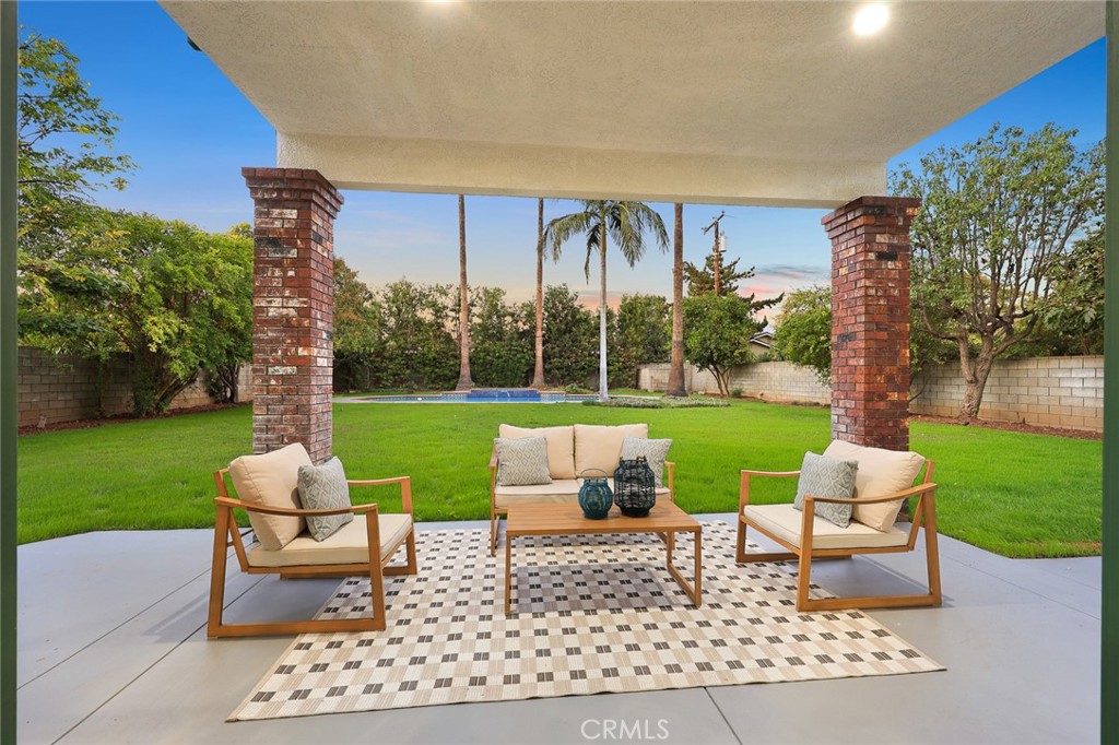 151 E LONGDEN Avenue E