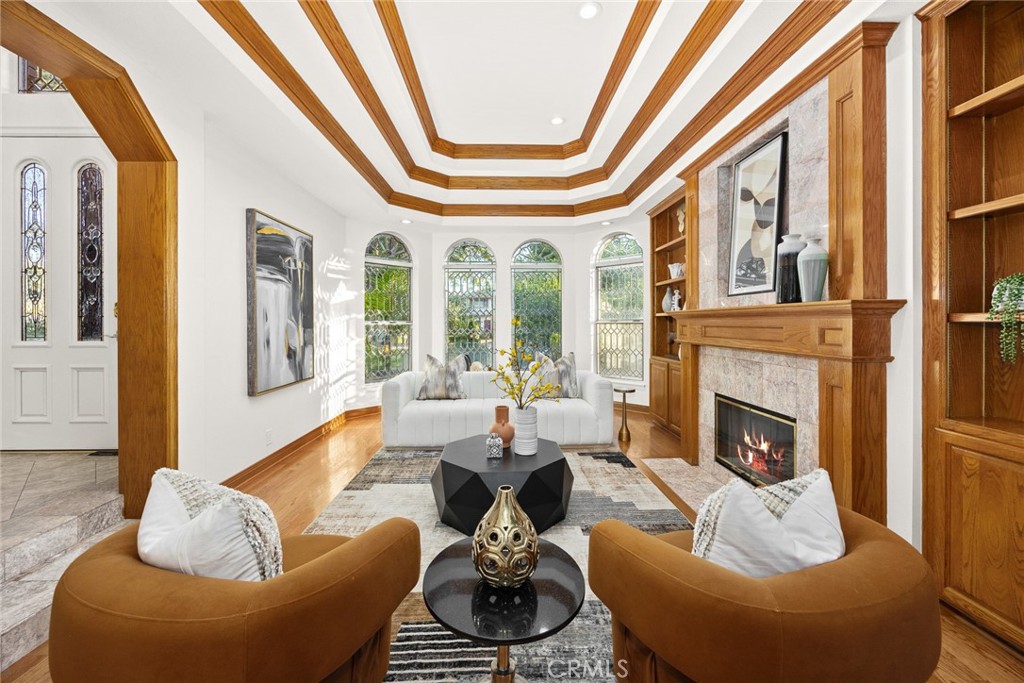 151 E LONGDEN Avenue E