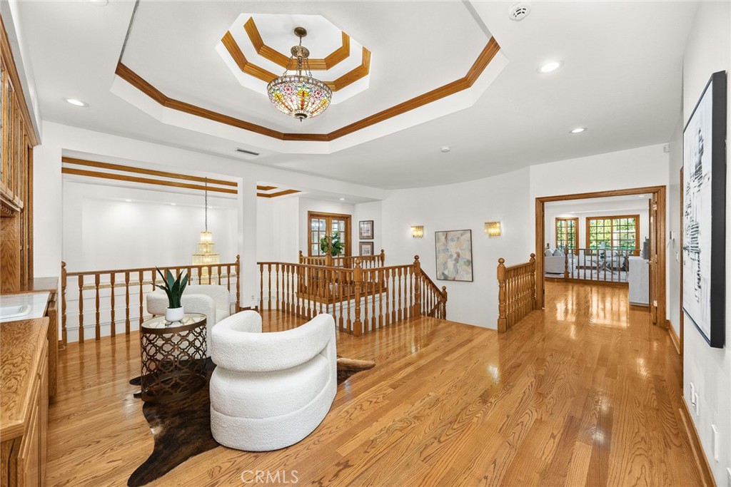 151 E LONGDEN Avenue E