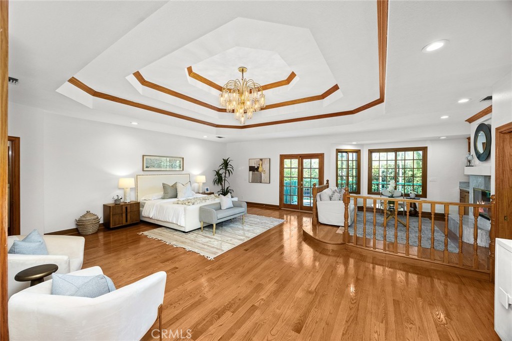 151 E LONGDEN Avenue E