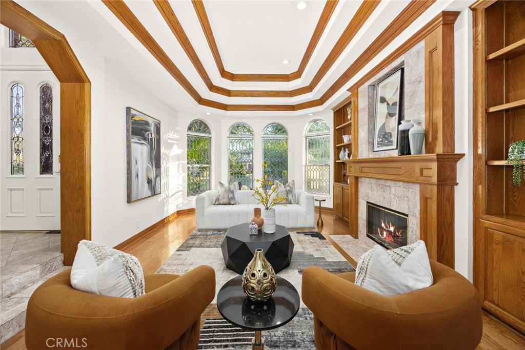 151 E LONGDEN Avenue E