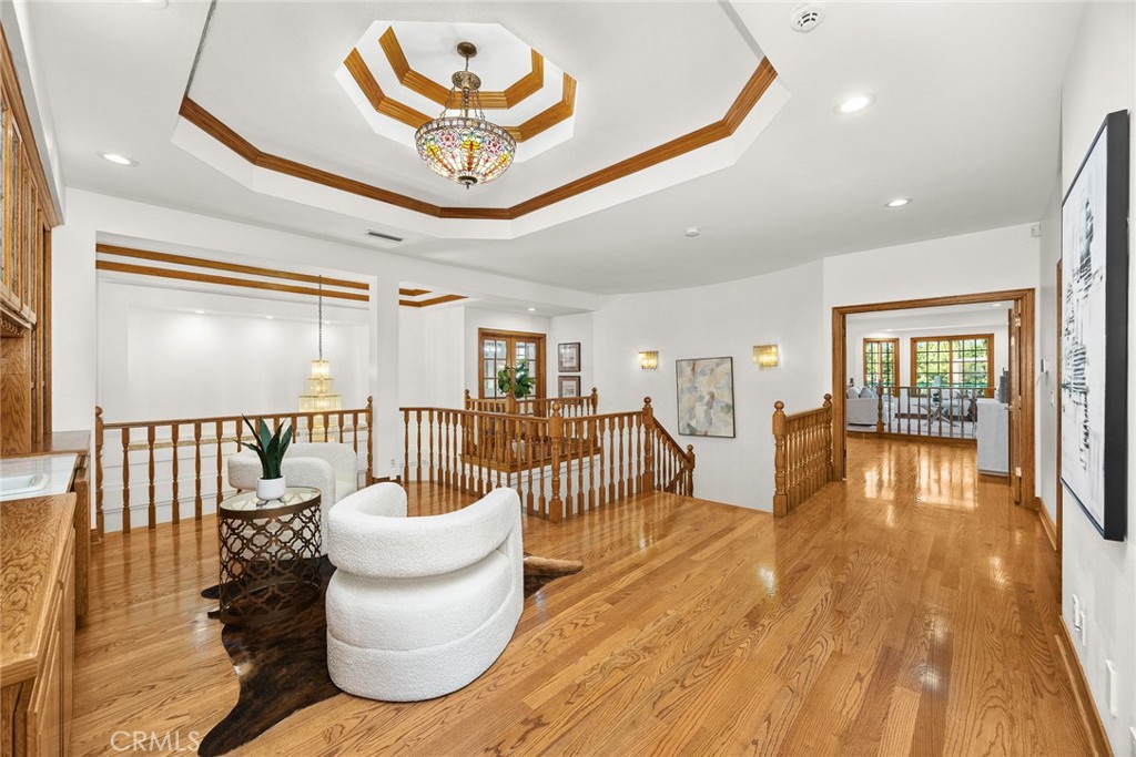 151 E LONGDEN Avenue E