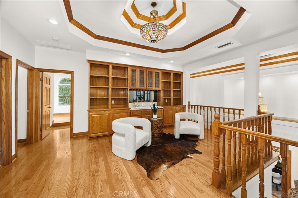 151 E LONGDEN Avenue E