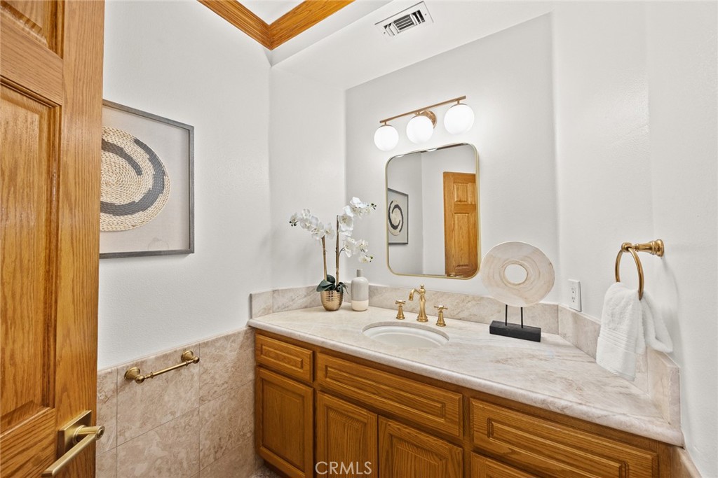 151 E LONGDEN Avenue E