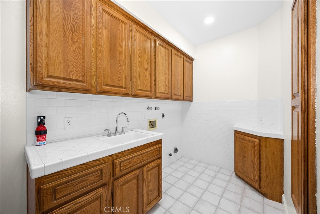 151 E LONGDEN Avenue E