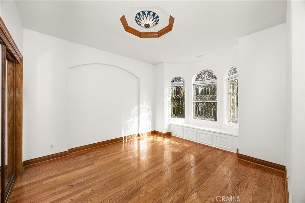 151 E LONGDEN Avenue E