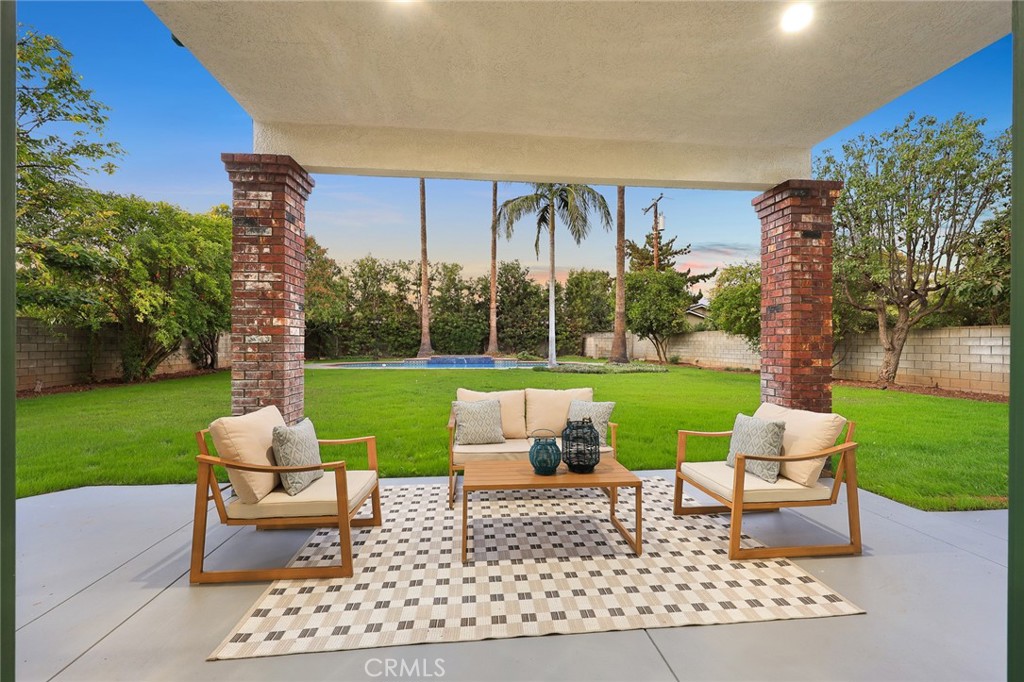 151 E LONGDEN Avenue E