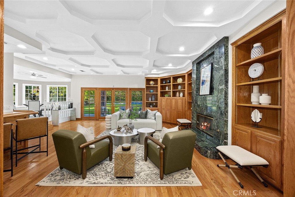 151 E LONGDEN Avenue E