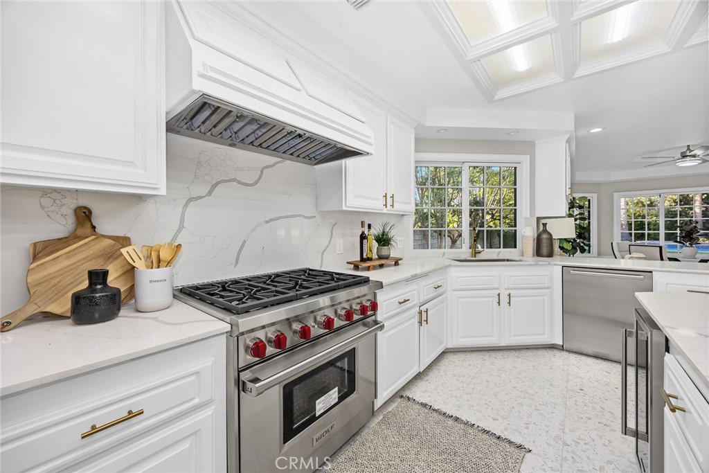 151 E LONGDEN Avenue E