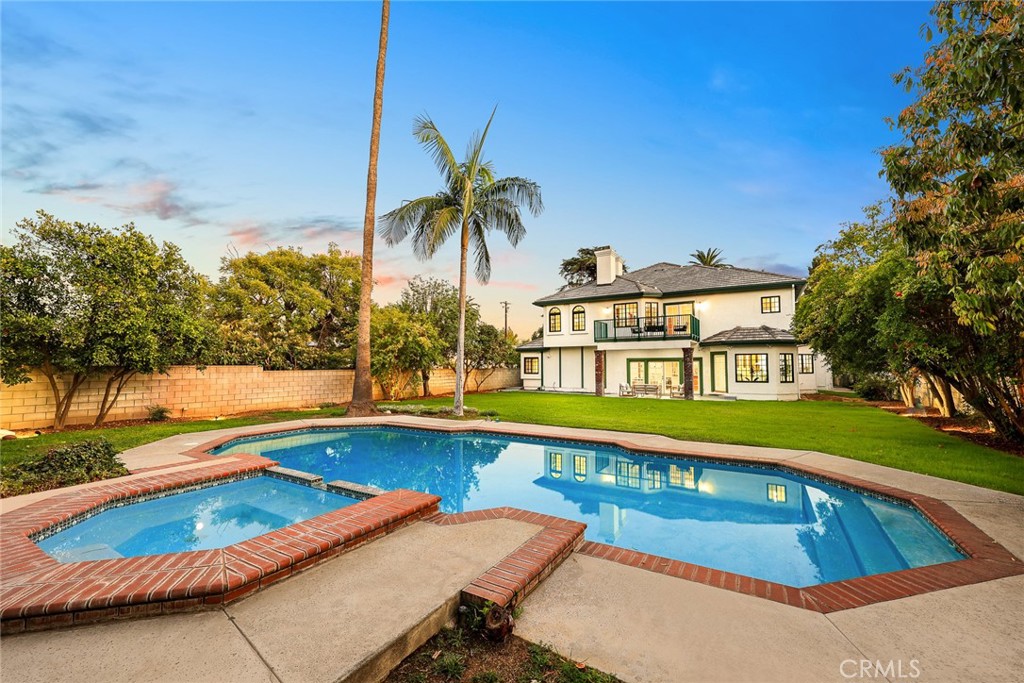 151 E LONGDEN Avenue E