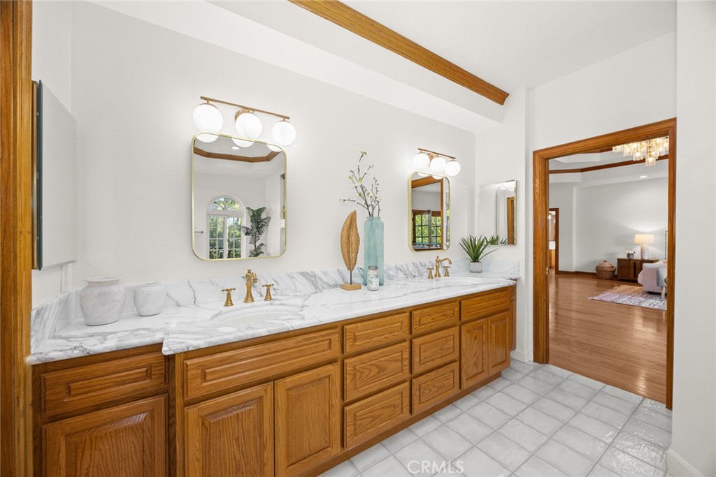 151 E LONGDEN Avenue E