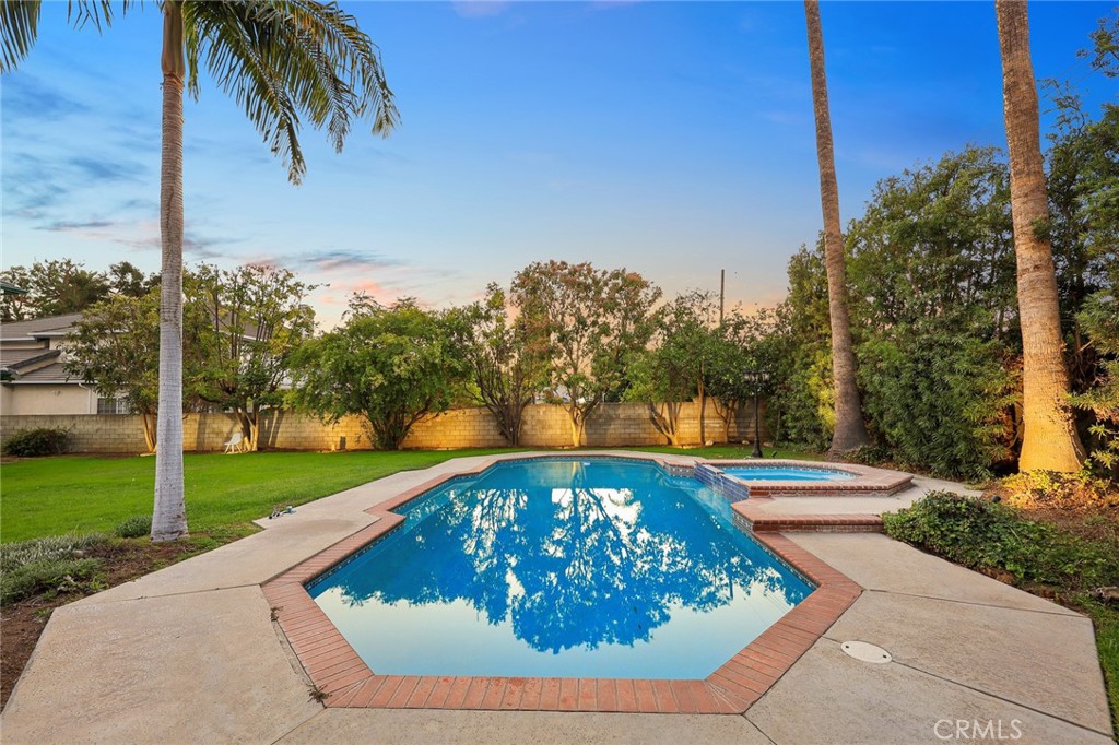 151 E LONGDEN Avenue E