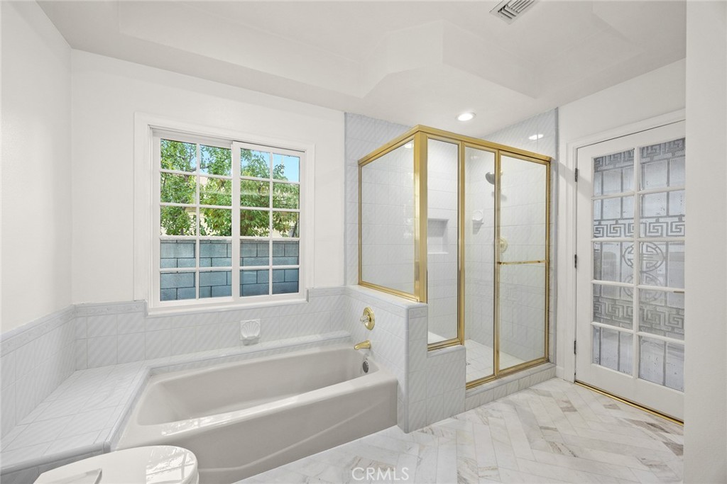 151 E LONGDEN Avenue E