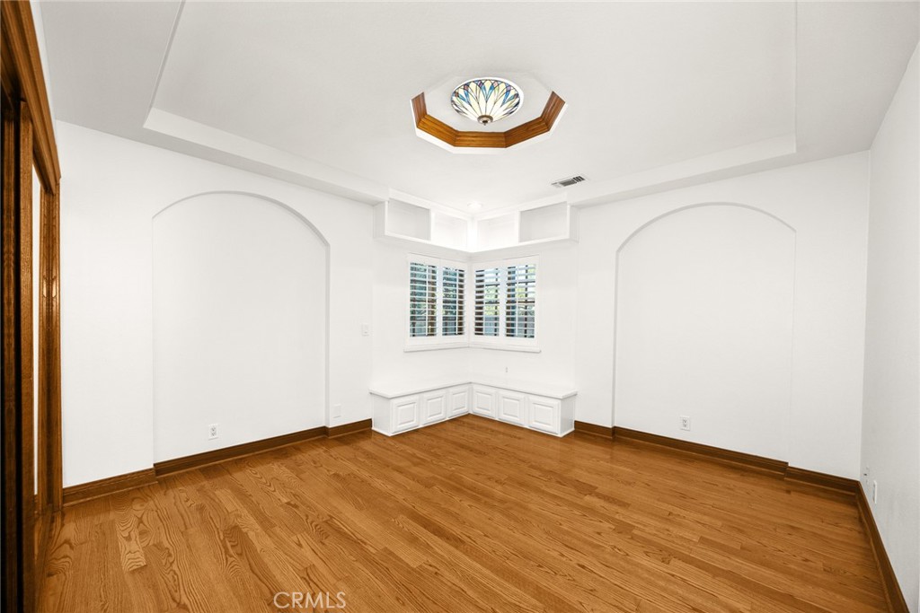 151 E LONGDEN Avenue E