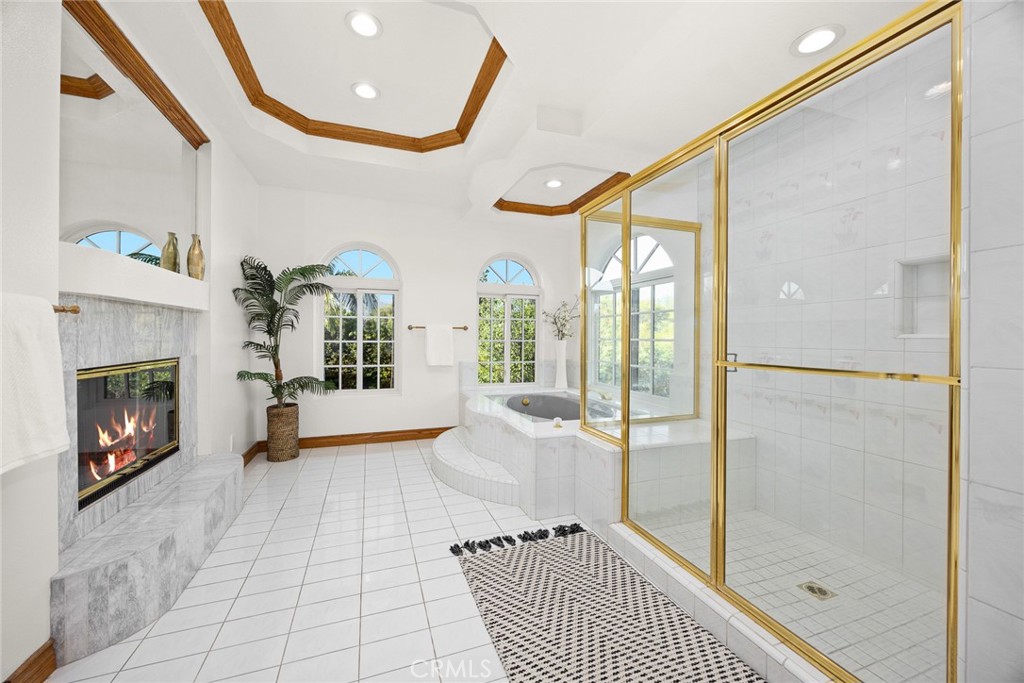 151 E LONGDEN Avenue E