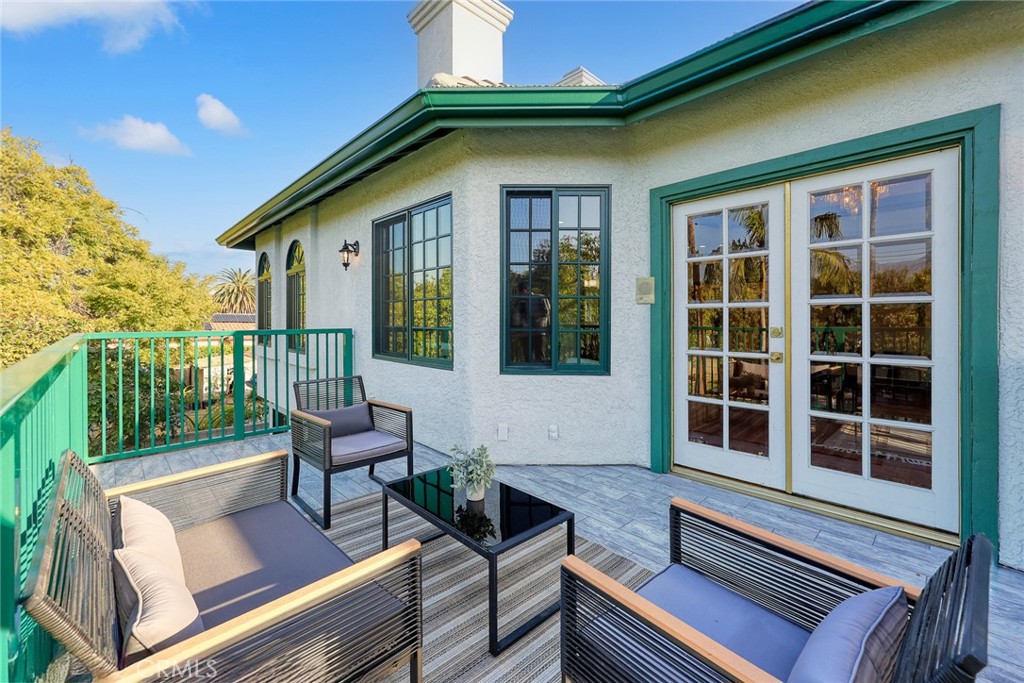 151 E LONGDEN Avenue E