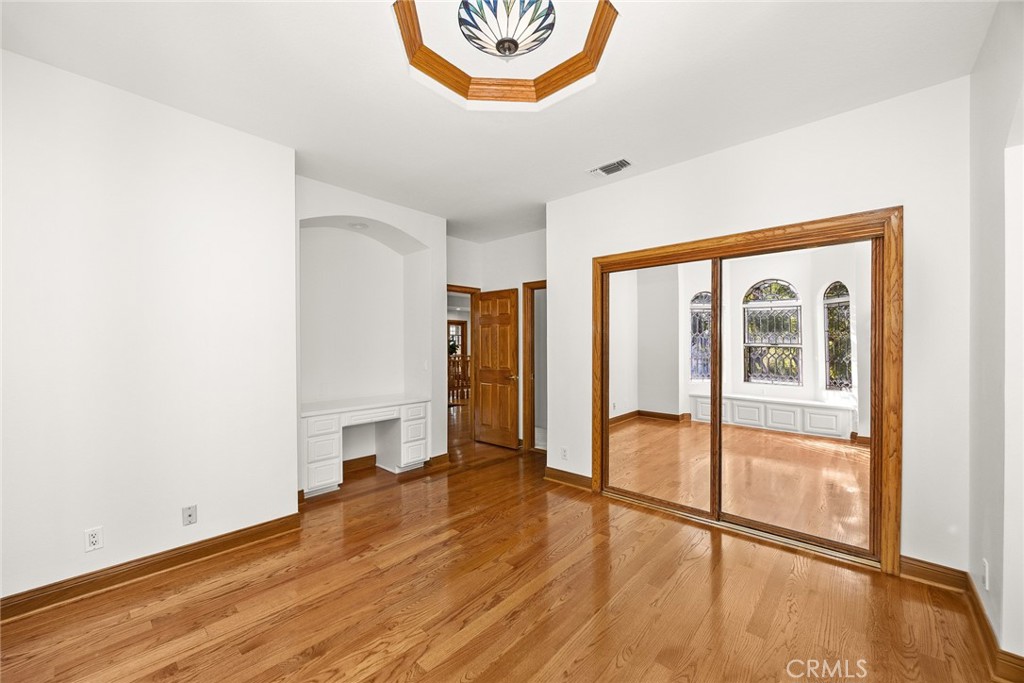 151 E LONGDEN Avenue E