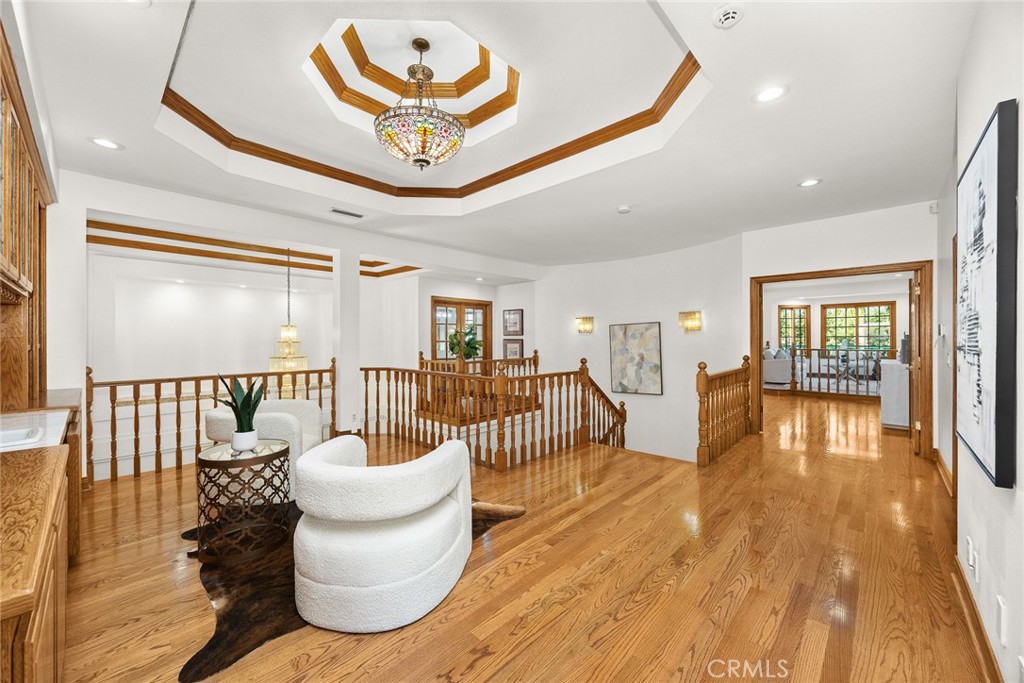 151 E LONGDEN Avenue E