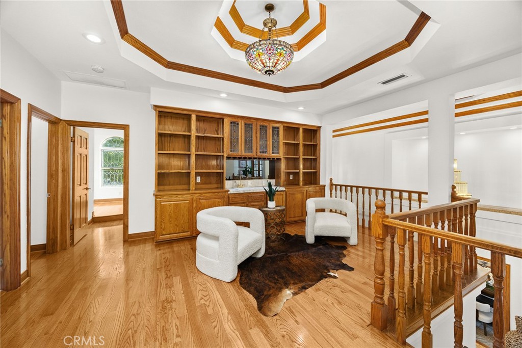 151 E LONGDEN Avenue E