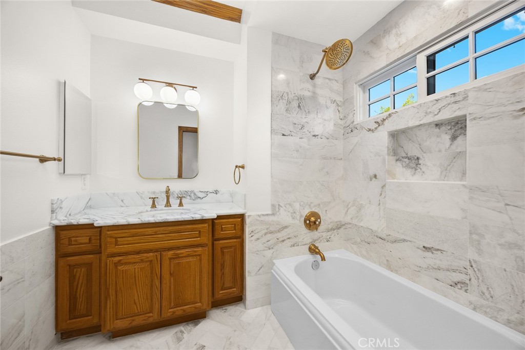 151 E LONGDEN Avenue E