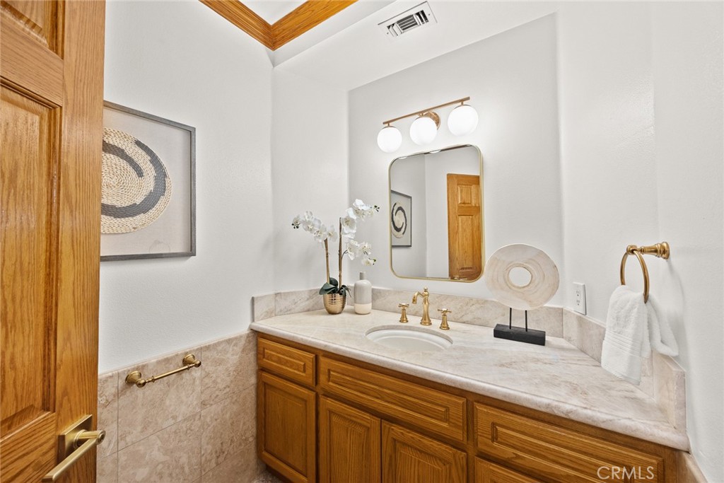 151 E LONGDEN Avenue E