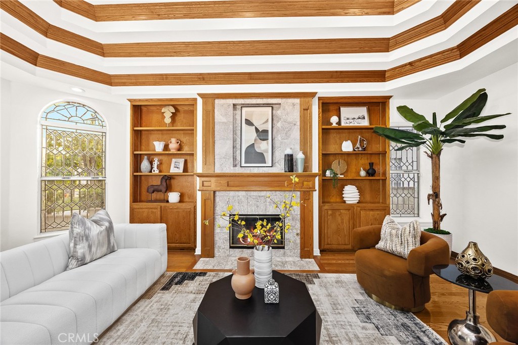 151 E LONGDEN Avenue E