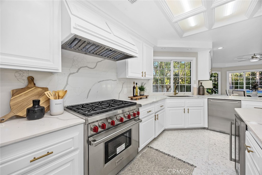 151 E LONGDEN Avenue E