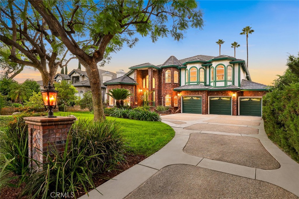 151 E LONGDEN Avenue E