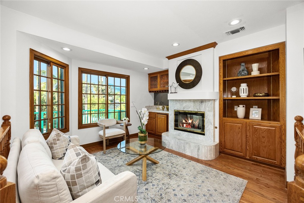 151 E LONGDEN Avenue E