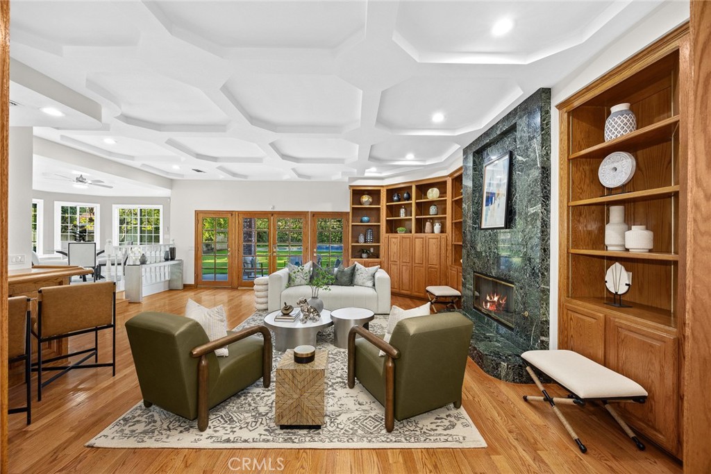 151 E LONGDEN Avenue E