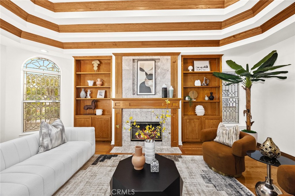 151 E LONGDEN Avenue E