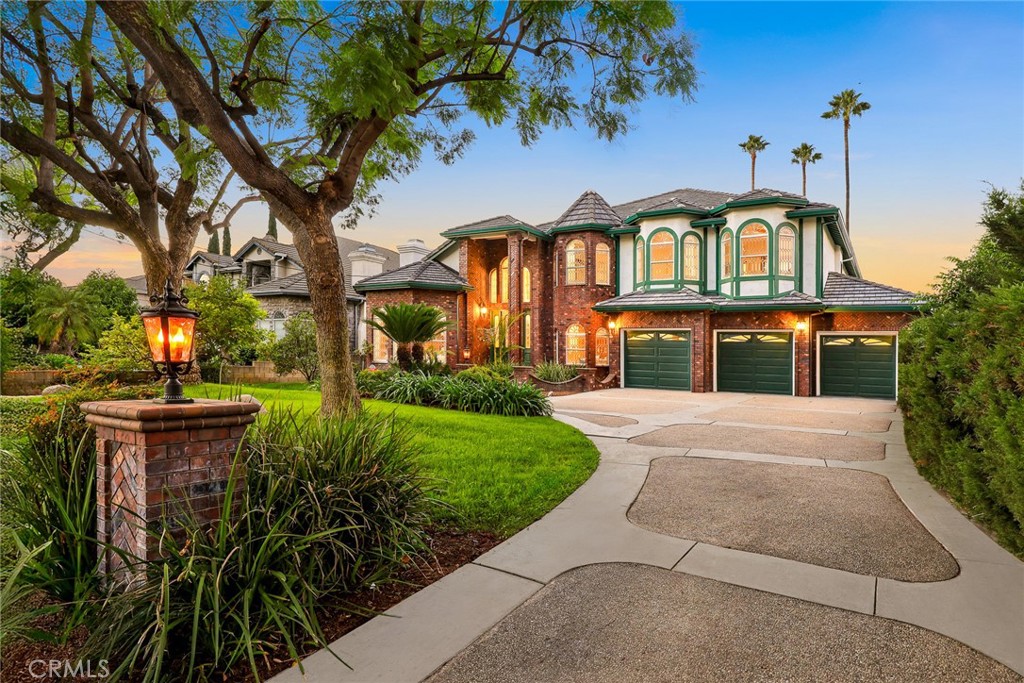 151 E LONGDEN Avenue E