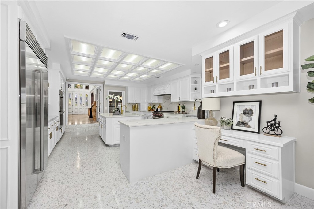 151 E LONGDEN Avenue E