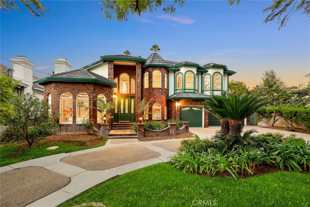 151 E LONGDEN Avenue E