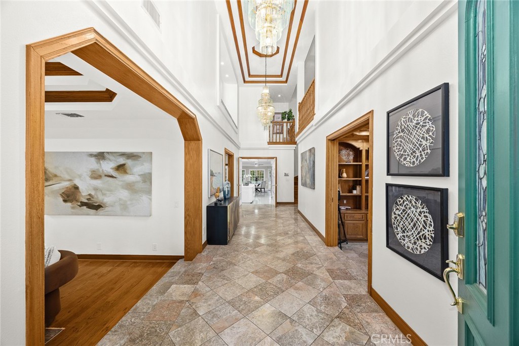 151 E LONGDEN Avenue E