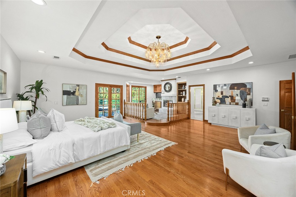 151 E LONGDEN Avenue E