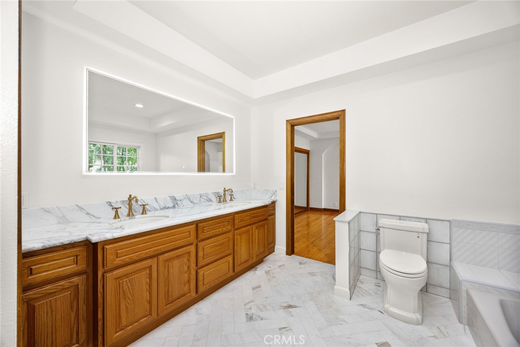 151 E LONGDEN Avenue E