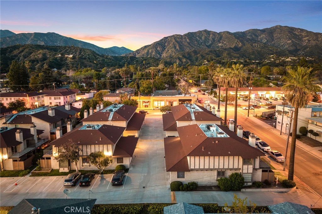 105 S MAYFLOWER AVE E