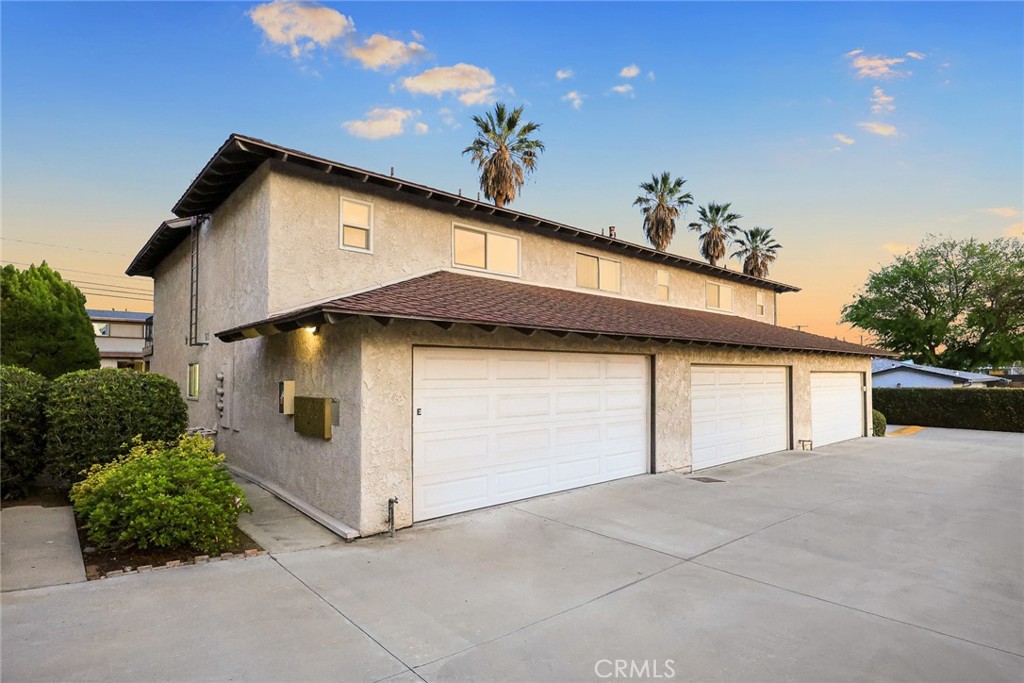 105 S MAYFLOWER AVE E