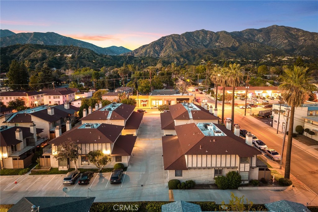 105 S MAYFLOWER AVE E