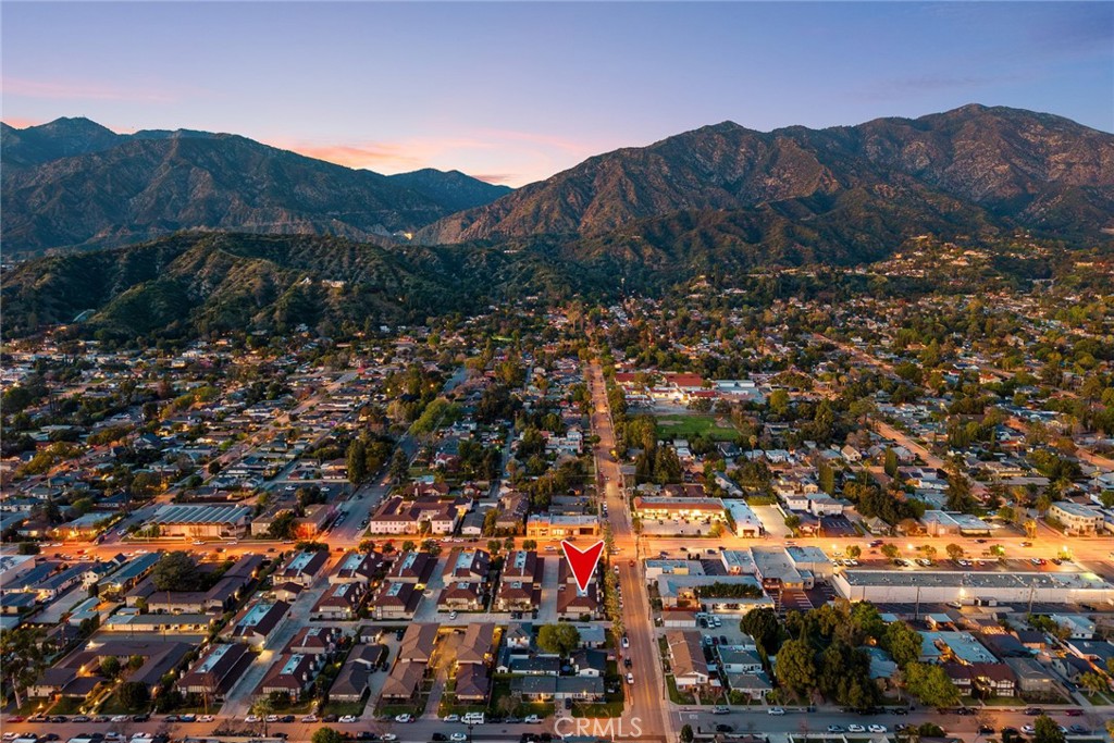 105 S MAYFLOWER AVE E