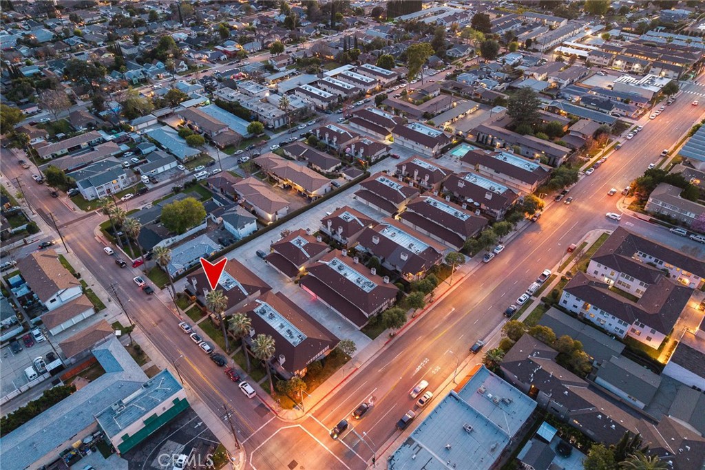 105 S MAYFLOWER AVE E