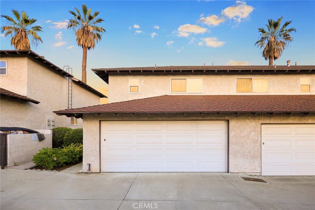 105 S MAYFLOWER AVE E