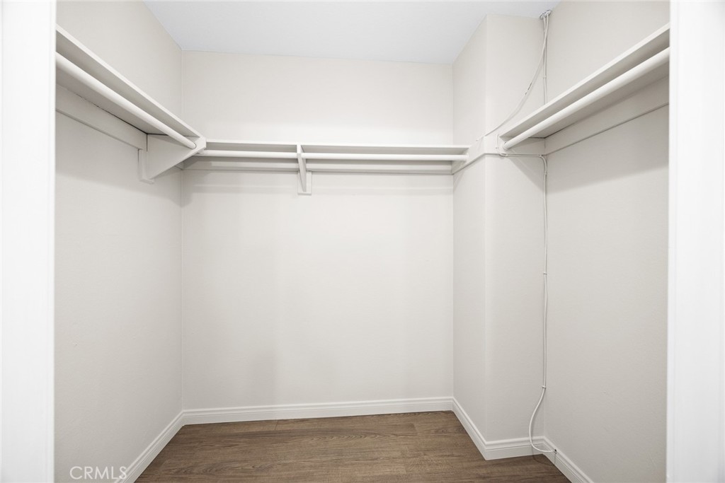 105 S MAYFLOWER AVE E