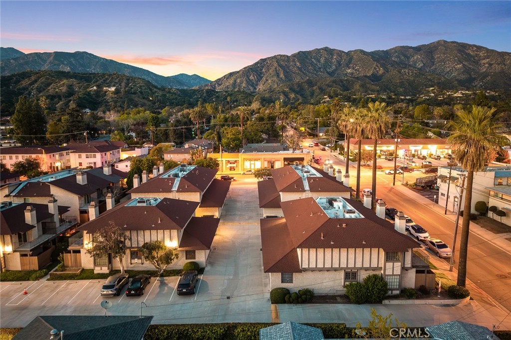 105 S MAYFLOWER AVE E