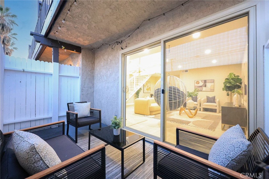 105 S MAYFLOWER AVE E